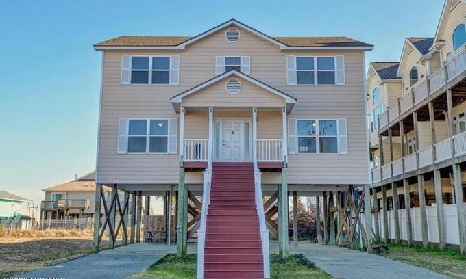 Surf City House | Beautiful 4 bed 3 bath beach cottage with wonderful ocean views