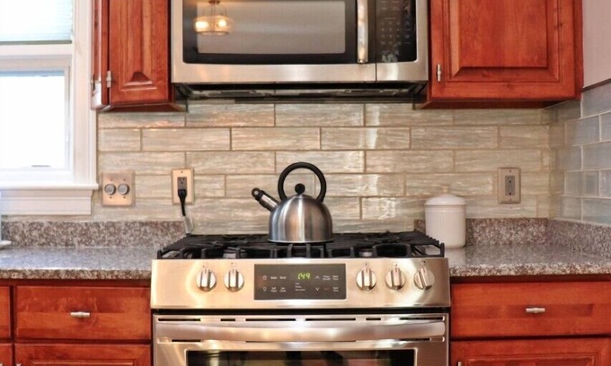 Jamestown House | Beautiful 4-Bed Jamestown Colonial - 5 Min. To Newport