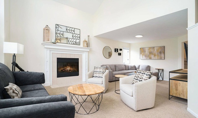 Macatawa House | Beautiful 4 Bedroom Family home. Minutes to downtown Holland & Saugatuck!