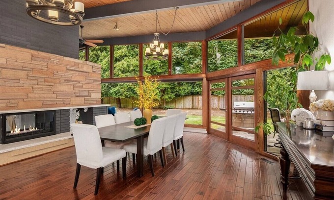 Auburn House | Beautiful 4 bedroom home in the heart of Auburn with indoor fireplace