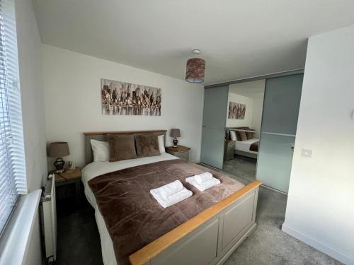 Niddrie House | Beautiful 4-Bedroom House with Private Garden & Parking