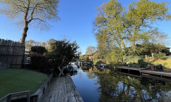 Cazaux House | Beautiful 4-bedroom house by the canal in Cazaux