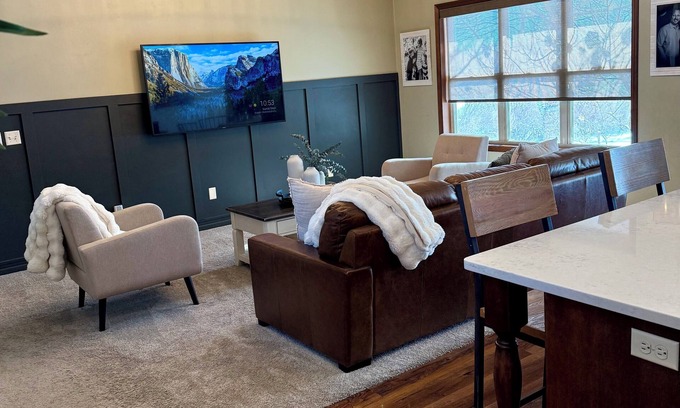 De Pere House | Beautiful 4 bedroom house located in West Depere. Just 7 miles from Lambeau!