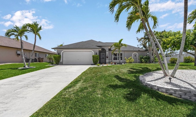 Trafalgar House | Beautiful 4-bedroom house with Heated Pool and WIFI in Cape Coral