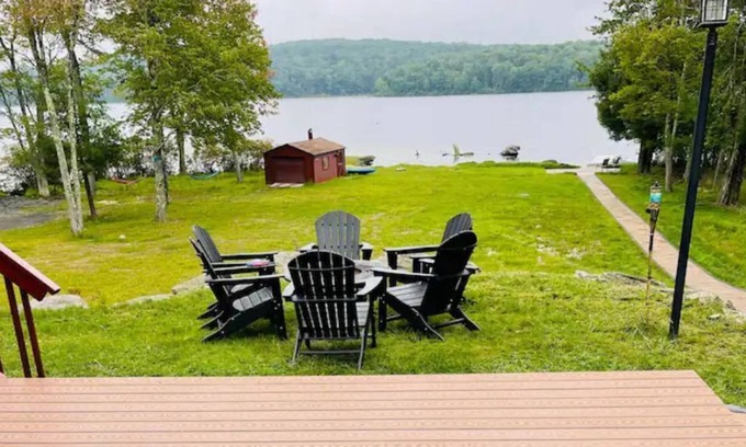 Monticello House | Beautiful 4 Bedroom Cabin with private lake.