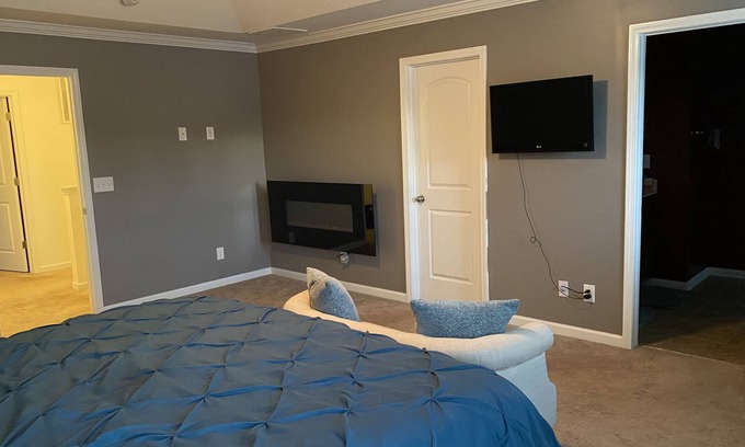 Kannapolis House | Beautiful 4 bedroom Backyard Oasis