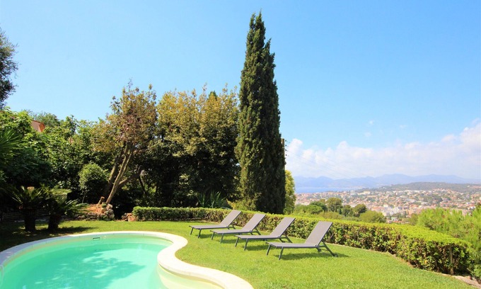 Cannes City Centre Villa | Beautiful 4 bedroom villa with pool and sea view - Californie Cannes