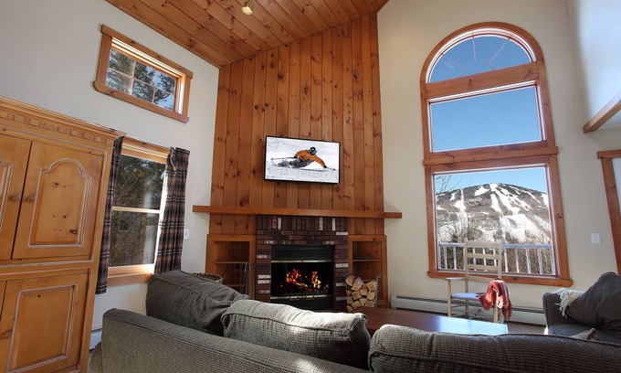 West Dover House | Beautiful 4 BR Townhome minutes from Mt Snow