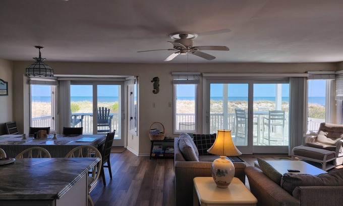 South End House | BEAUTIFUL 4BR 2BA BEACHFRONT With BREATHTAKING OCEAN VIEW! Book now for 2026!