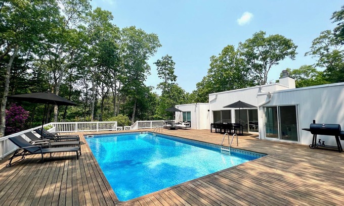 Quogue House | Beautiful 4BR contemporary in Quogue...quiet cul-de-sac minutes from the beach!