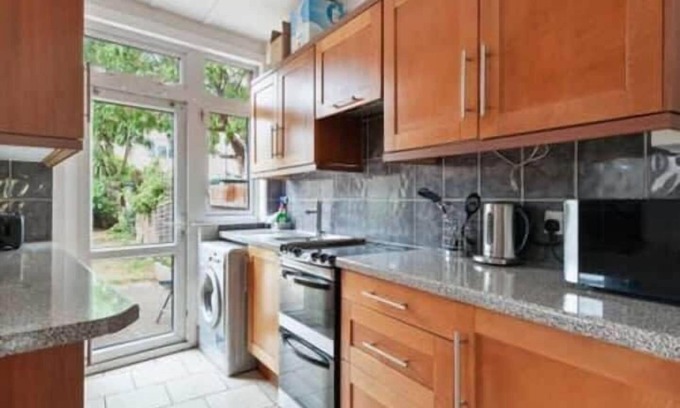 Figge's Marsh House | Beautiful 4BR Home in Mitcham With Garden
