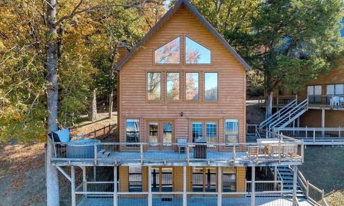 Byrdstown Cabin | Beautiful 5 Bed Chalet w/Hot Tub, Lakefront on Dale Hollow! #14