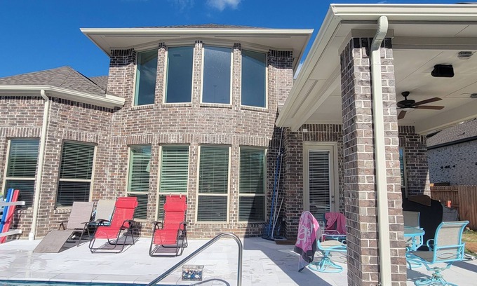 Santa Fe House | Beautiful 5 + bedroom house near Galveston with game/media room, pool & hot tub