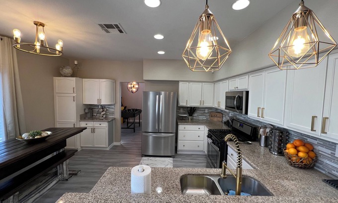 Las Vegas House | Beautiful 5 bedroom house with an amazing pool & spa . Great for relaxing.