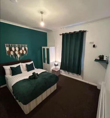 Wolverhampton House | Beautiful 5Bedroom House - Contractors and Family near the Molineux stadium