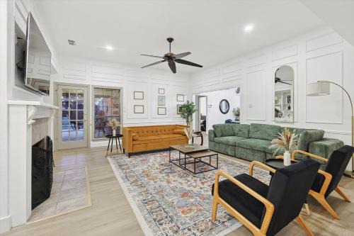 DeSoto House | Beautiful 5BR 2BA DeSoto Holiday Home with Pool