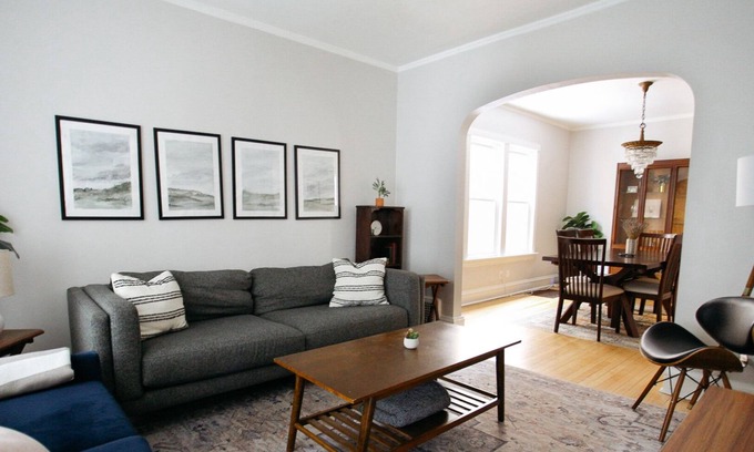 Irving Park East House | Beautiful 5BR Reunion Home near O'Hare and Downtown Chicago