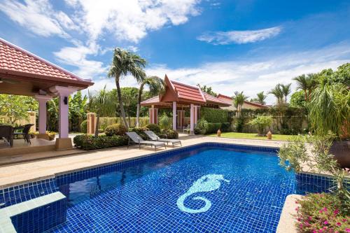 Ban Saiyuan Villa | Beautiful 5BR Villa Felicity, Pool & Garden, near Naiharn