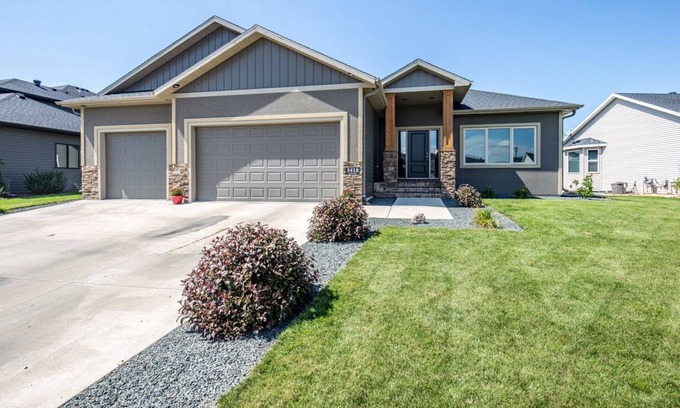 West Fargo House | Beautiful 6 bedroom/3 bathroom home!