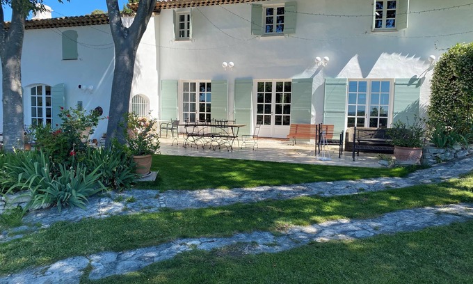 Eguilles House | Beautiful 6 bedroom villa in a quiet pool near Aix en Provence exceptional site