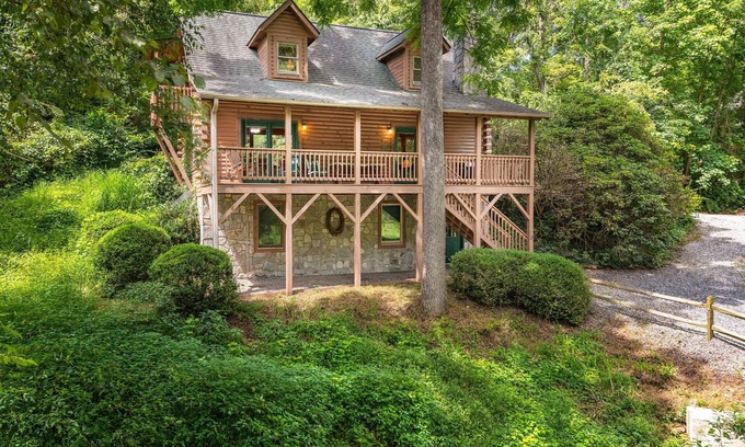 Weaverville Cabin | Beautiful Acorn Cabin, 10 min from Asheville