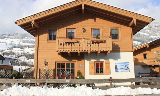 Niedernsill Ski Chalet | Beautiful Alpine Chalet in great location - large skiareas and glacier nearby