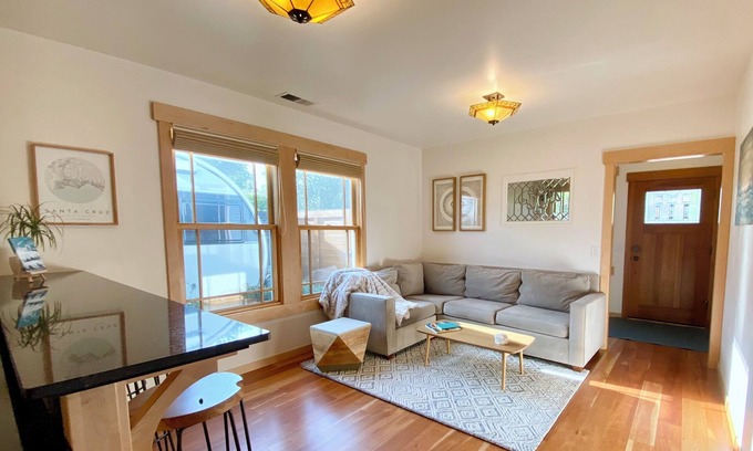 Bananna Belt House | Beautiful and Clean 1920s Seabright Retreat - Perfect Central Location