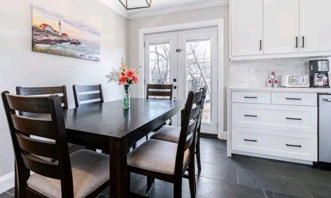 Burlington House | Beautiful and cozy Bungalow