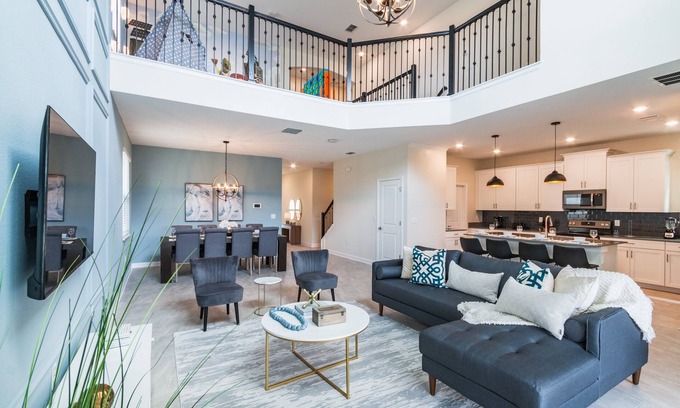 Four Corners House | Beautiful and Spacious 5 Bed Pool Home-700SS