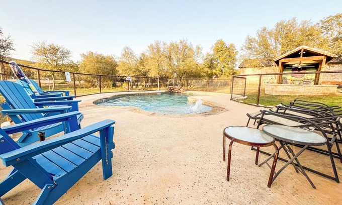 Sabinal House | Beautiful and spacious home with a pool
