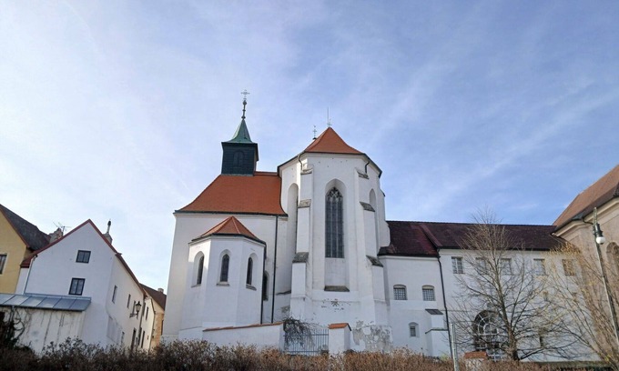 Jindrichuv Hradec Apartment | Beautiful apartment for 4 guests with A/C, WIFI and TV