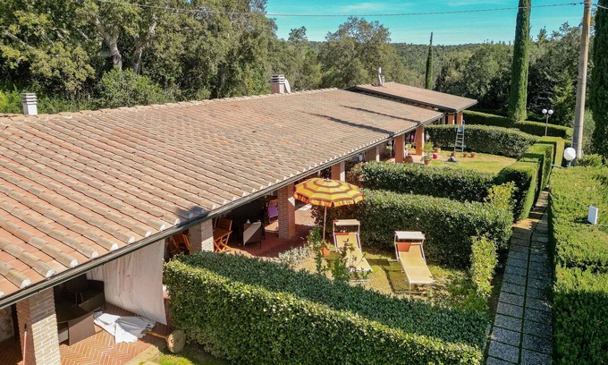 Massa Marittima House | Beautiful apartment in villa for 6 people with WIFI, A/C, TV, terrace, pets allowed and parking