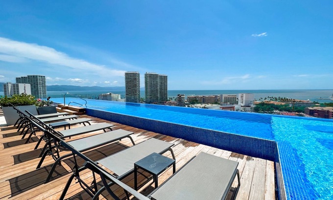 North Hotel Zone Apartment | Beautiful Apartment, Pool and Roof Garden