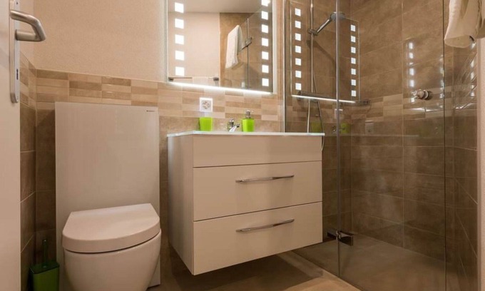 Saas Almagell Apartment | Beautiful apartment for 3 people with hot tub, WIFI, TV and balcony