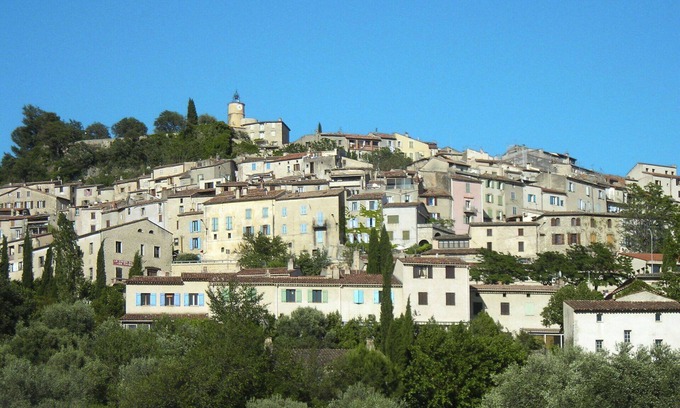 Tourrettes House | Beautiful apartment in villa for 6 guests with A/C, pool, WIFI, TV, patio and pets allowed