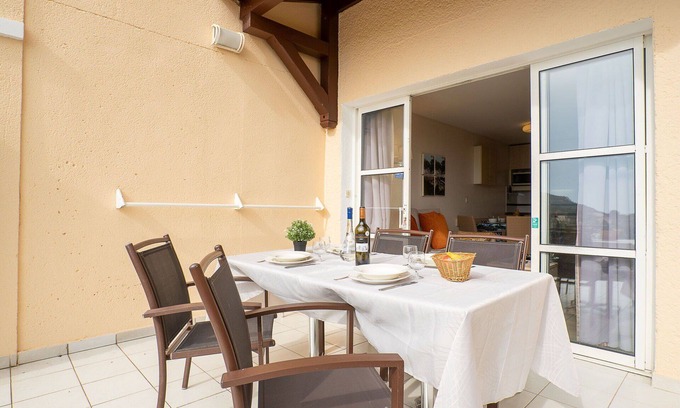 Le Dramont Apartment | Beautiful apartment for 5 people with pool, WIFI, TV, patio and parking