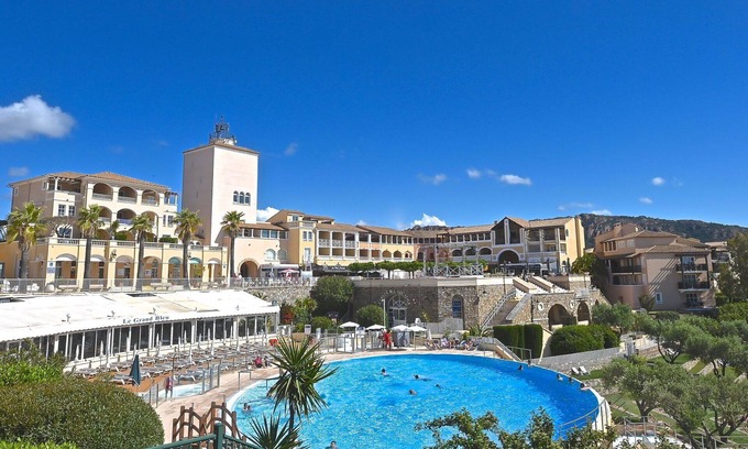 Cap Esterel Apartment | Beautiful apartment for 4 guests with pool, A/C, WIFI, TV, terrace, pets allowed and parking