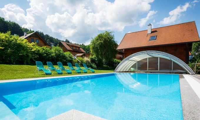 Schlierbach House | Beautiful apartment in villa for 6 people with WIFI, pool, TV, terrace, pets allowed and parking