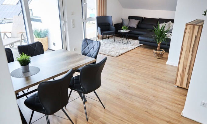 Helden Apartment | Beautiful apartment for 4 people with WIFI, TV, balcony, pets allowed and parking