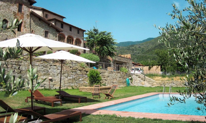 Pian di Sco House | Beautiful apartment in villa for 4 people with pool, WIFI, TV, terrace and parking