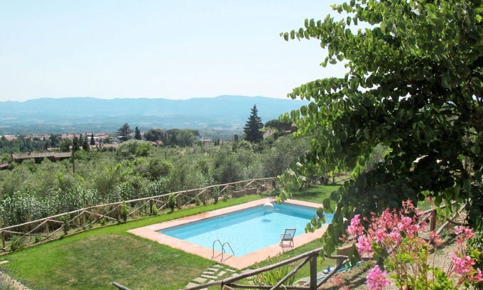 Pian di Sco House | Beautiful apartment in villa for 4 people with WIFI, pool, TV, terrace and parking