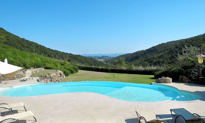 Gambassi Terme Villa | Beautiful apartment in villa for 4 people with WIFI, pool, TV, patio, pets allowed and parking