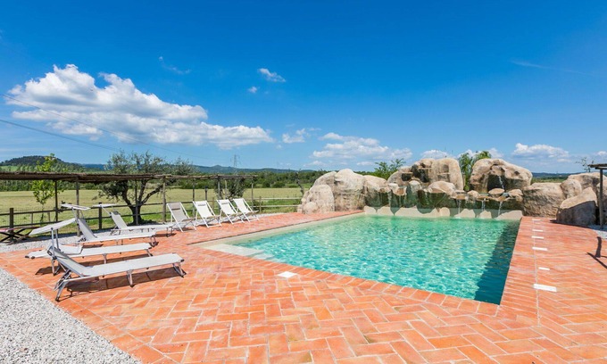 Guardistallo Apartment | Beautiful apartment for 4 people with WIFI, pool, A/C, patio, pets allowed and panoramic view