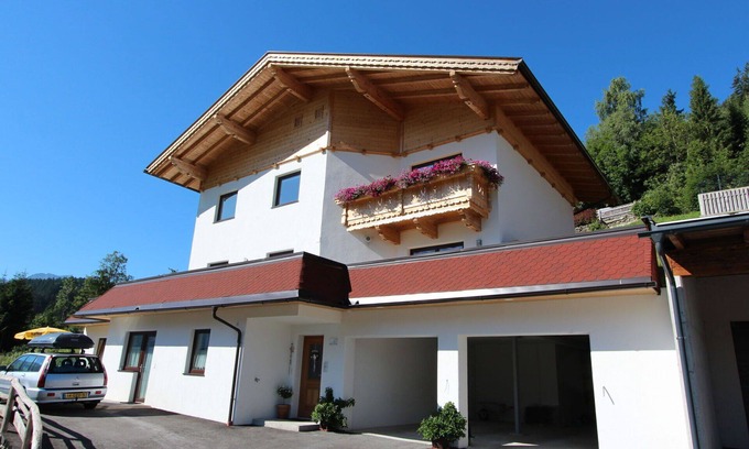 Emberg Apartment | Beautiful apartment for 6 guests with WIFI, TV, terrace, pets allowed, panoramic view and parking