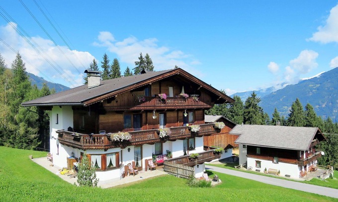 Emberg Apartment | Beautiful apartment for 6 guests with WIFI, TV, balcony and parking