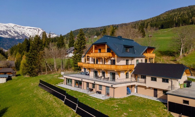 Mauterndorf Apartment | Beautiful apartment with large terrace and pool