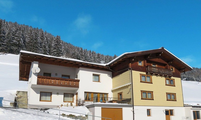 Kappl Villa | Beautiful apartment in villa for 17 people with WIFI, TV, terrace and parking