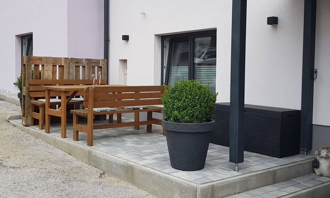 Gries Apartment | Beautiful apartment for 4 guests with WIFI, TV, patio and parking