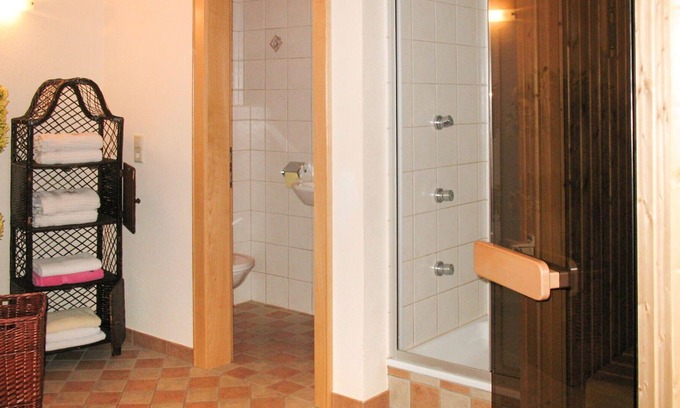 Spiss Apartment | Beautiful apartment for 4 people with WIFI, TV, patio and parking