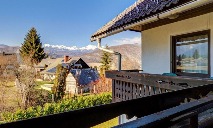 Bohinjska Bistrica Apartment | Beautiful apartment for 5 people with WIFI, TV, balcony, pets allowed and panoramic view